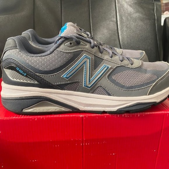 New Balance 1540v3 Men's US 9.5 (UNISEX Women's US 11) - Picture 4 of 7